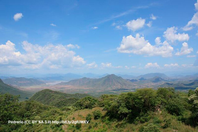 Una vista panorámica de las montañas