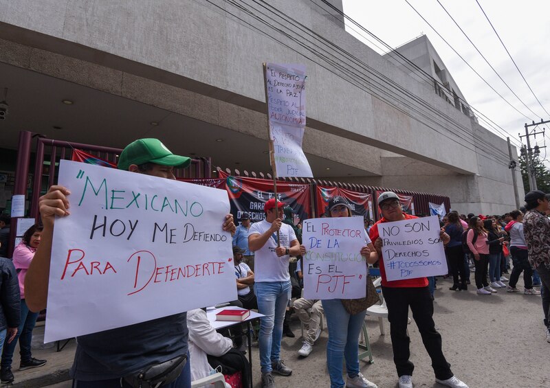 Manifestación en Toluca por la defensa de los derechos humanos