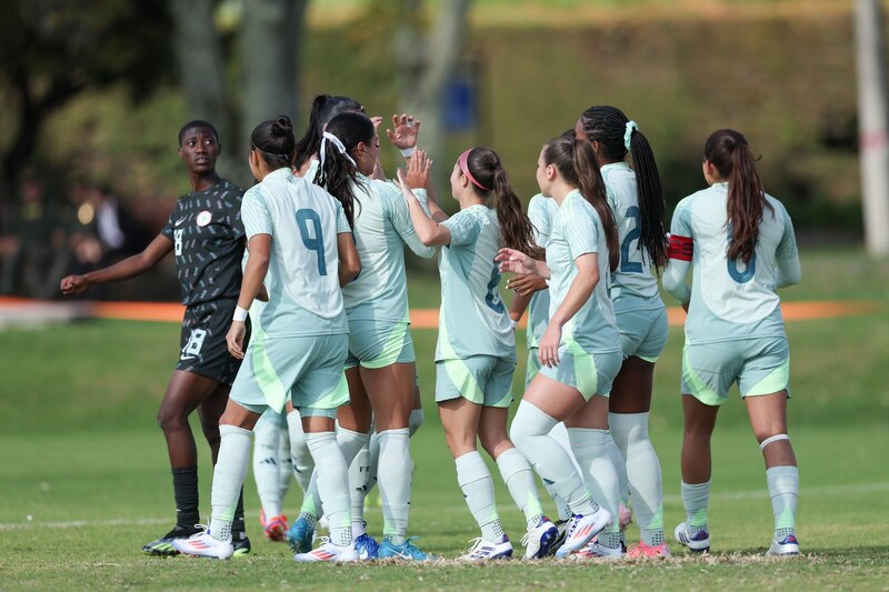 Las jugadoras del Madrid celebran un gol