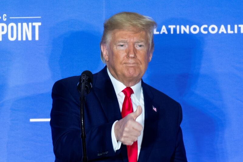 El presidente Trump da un discurso ante la Coalición Latina.