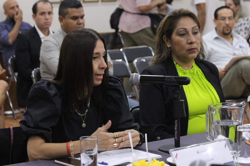 Reunión de trabajo entre la alcaldesa y su equipo