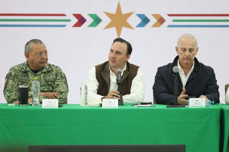 Manolo Jiménez Salinas durante la sesión del Consede Laguna, donde anunció operativos de seguridad en Coahuila