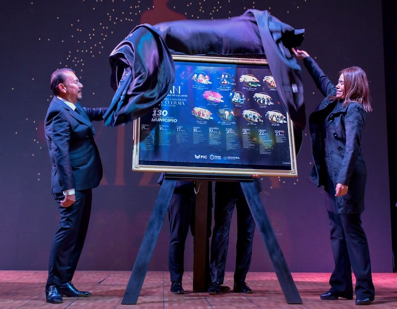 develación de la placa conmemorativa por los 130 años de cultura en el municipio