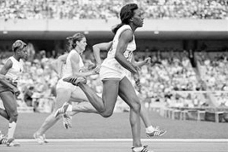 La atleta Wilma Rudolph, campeona olímpica de los 100 y 200 metros lisos en los Juegos Olímpicos de 1960 en Roma.