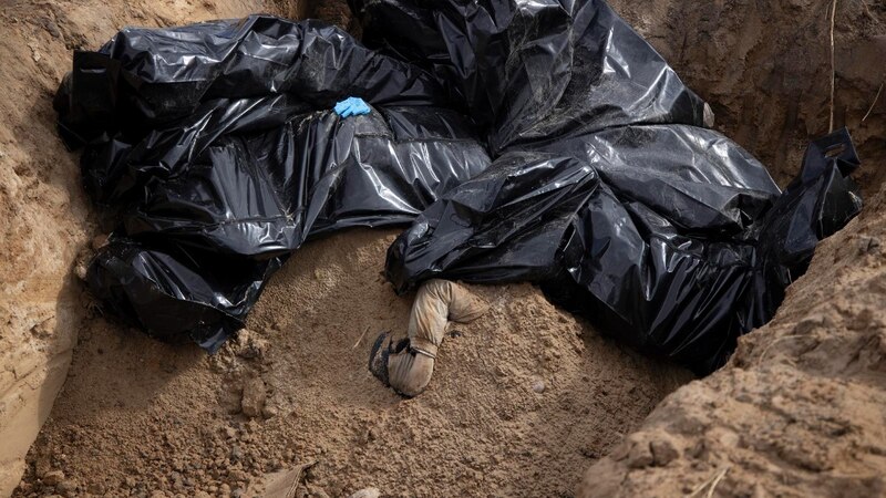 El cuerpo de un hombre es encontrado en una fosa común