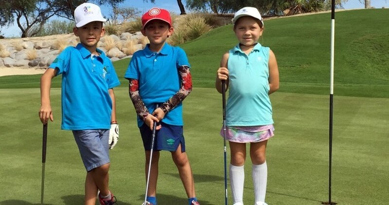 ¡Pequeños golfistas en acción!