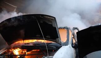 Sospechan de indigente por incendios de autos en Guadalajara; investigadores ya lo arrestaron
