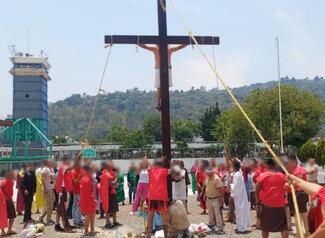 Realizan representación del Viacrucis en Centros Penitenciarios de la CDMX