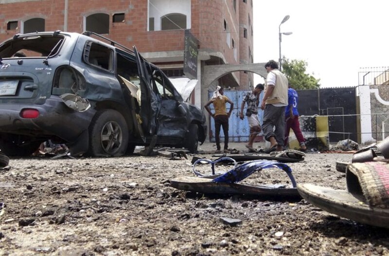 Atentado con coche bomba en Yemen deja varios muertos y heridos