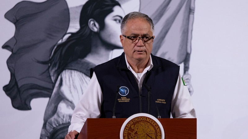 El Almirante Juan José Padilla Olmos durante la conferencia matutina "La Mañanera del Pueblo"