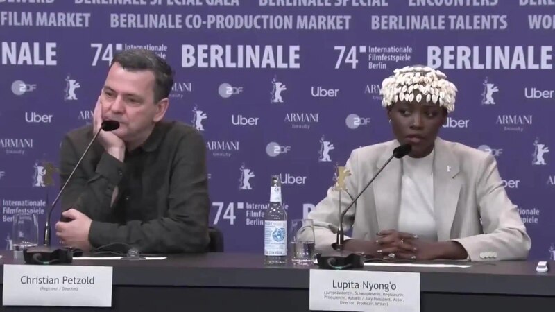 Christian Petzold y Lupita Nyong'o en la rueda de prensa de la Berlinale 2023