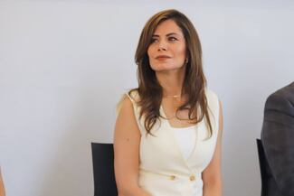 Firma Vero Delgadillo convenio con AJUA y la UAL para otorgar mil becas