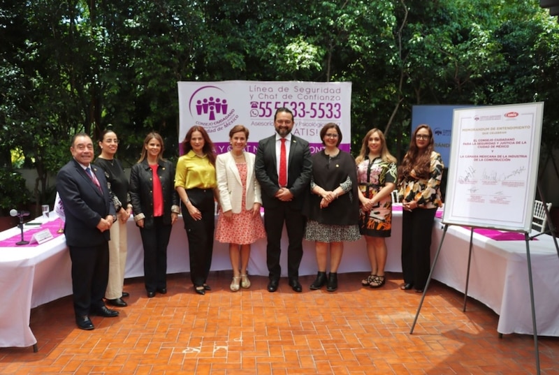 Firman Clara Luz Álvarez y Ricardo Israel González Lomelí Memorándum de Entendimiento para impulsar programas de sensibilización, justicia laboral, salud mental y cultura del respeto en el sector de la construcción.