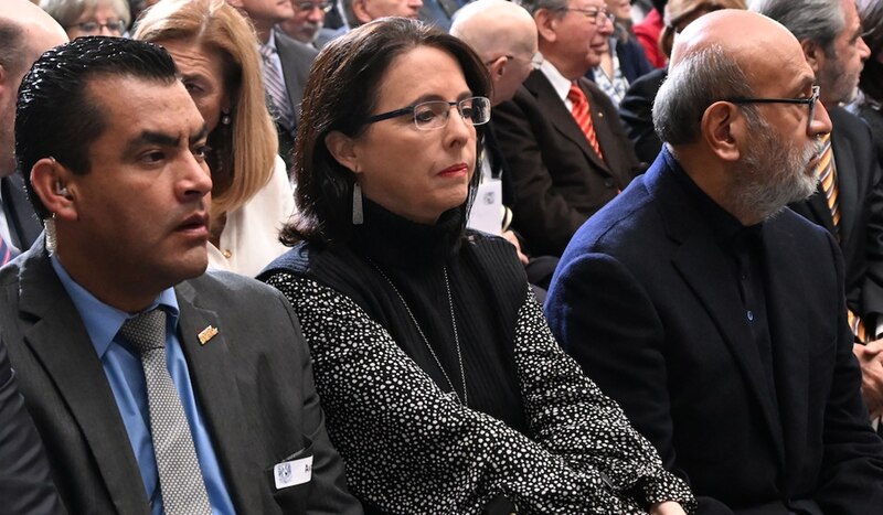El presidente electo de Chile, Gabriel Boric, junto a su gabinete