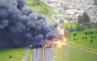 Estalla pipa con combustible tras volcar en la México-Veracruz, reportan un muerto