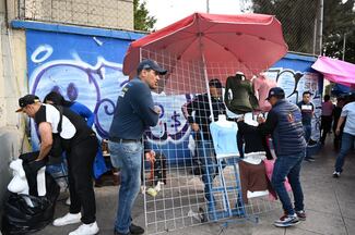 Retiran puestos sin permiso en inmediaciones del Metro Balderas durante operativo en Cuauhtémoc