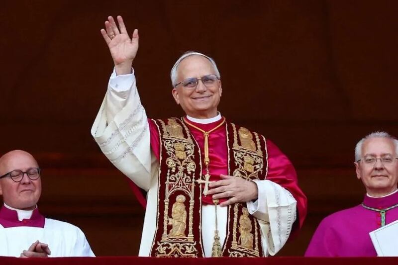 Papa León XIV, es el 267.º papa de la Iglesia católica y noveno soberano de la Ciudad del Vaticano desde el 8 de mayo de 2025.