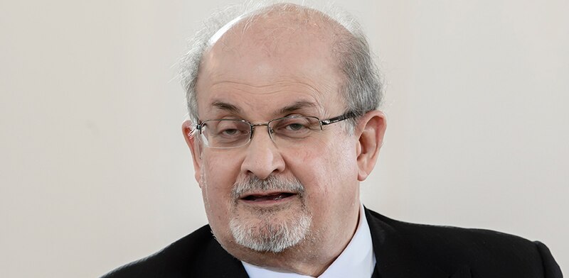 El escritor Salman Rushdie