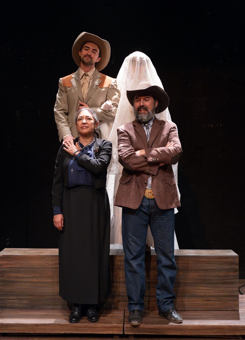 Parte del elenco de 'Bodas de sangre' durante la representación en Foro Shakespeare