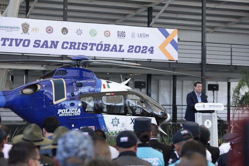Entrega Diego Sinhue helicóptero a la Policía Estatal