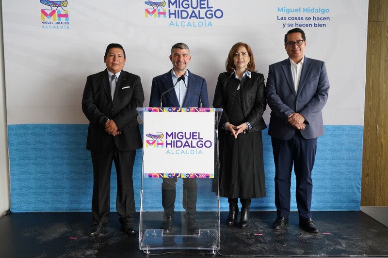 Miguel Hidalgo entrega apoyos a damnificados por lluvias