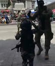 Niño ‘militar’ conmueve y ‘recibe distintivo de fuerzas especiales del Primer Batallón’