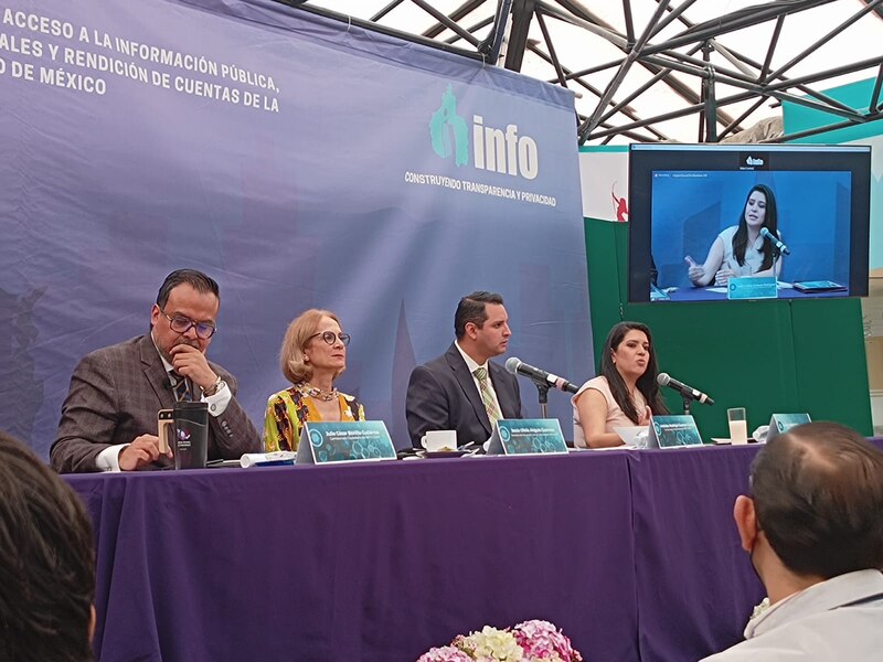 Mesa redonda sobre el acceso a la información pública en México