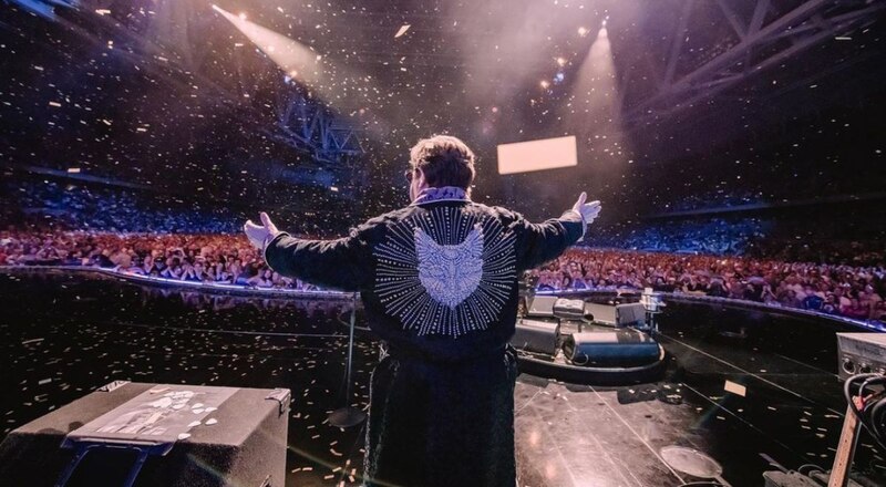 Elton John en concierto