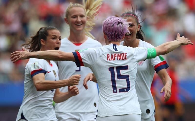 La selección femenina de fútbol de Estados Unidos celebra su victoria en la Copa Mundial Femenina de la FIFA 2019