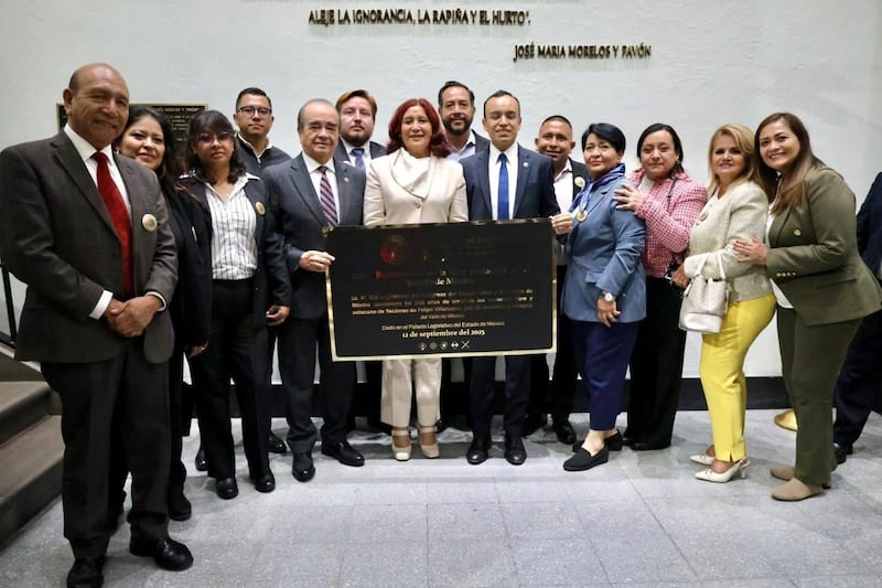 La Presidenta municipal de Tecámac, Rosi Wong Romero, acudió al Congreso del Estado de México, dónde se aprobó la placa conmemorativa de los 200 años de la erección del municipio de Tecámac de Felipe Villanueva