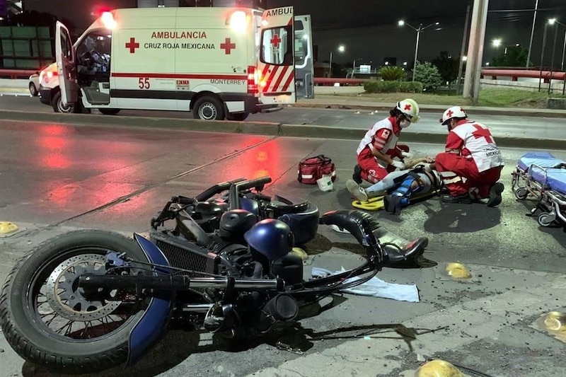 Accidente de moto deja un herido en la carretera