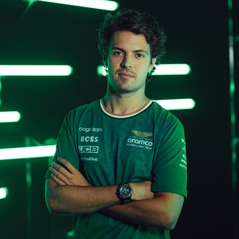 El piloto de Fórmula 1, Lance Stroll, en una sesión de fotos para el equipo Aston Martin Aramco Cognizant.