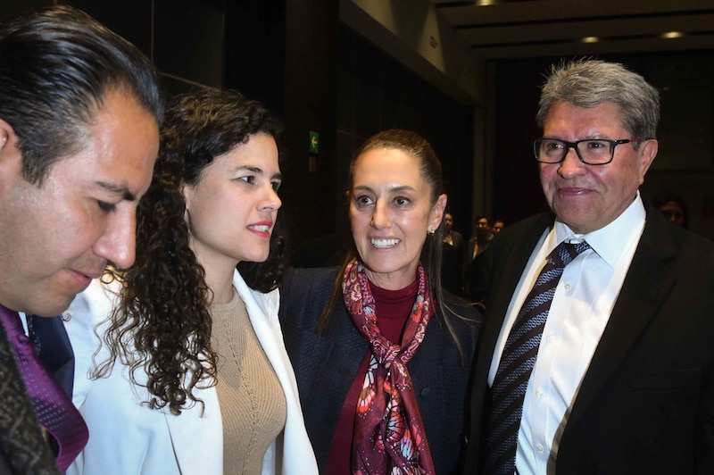 La presidenta de México pidió a los militantes de Morena mantenerse fieles a los ideales del movimiento y "no confiarse" a pesar de la popularidad con la que gozan actualmente.