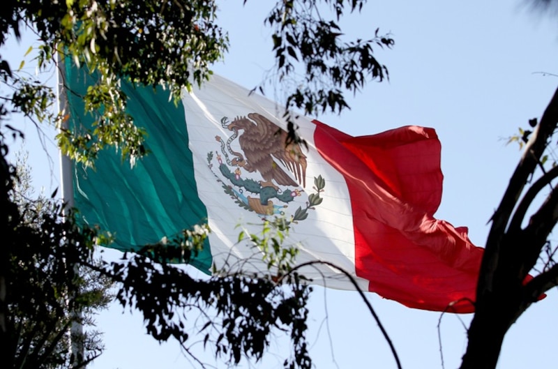 La bandera de México ondeando al viento