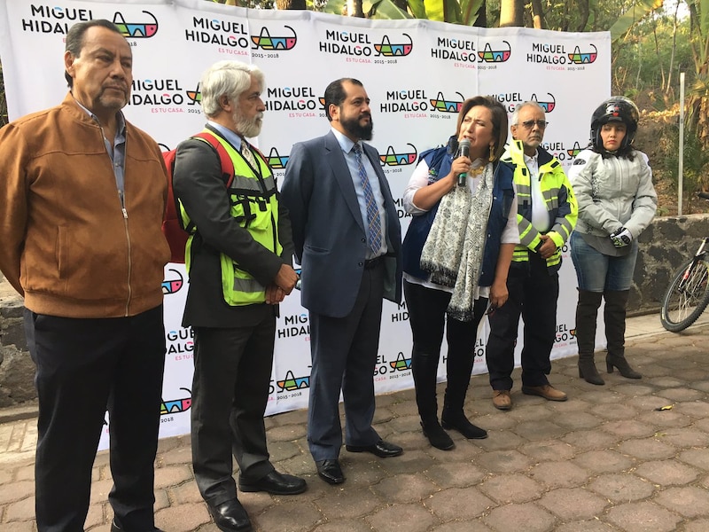 Entrega Miguel Hidalgo apoyos a ciclistas