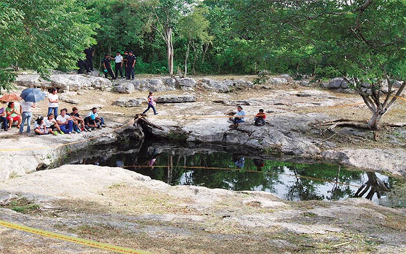 Cenote sagrado maya en Yucatán