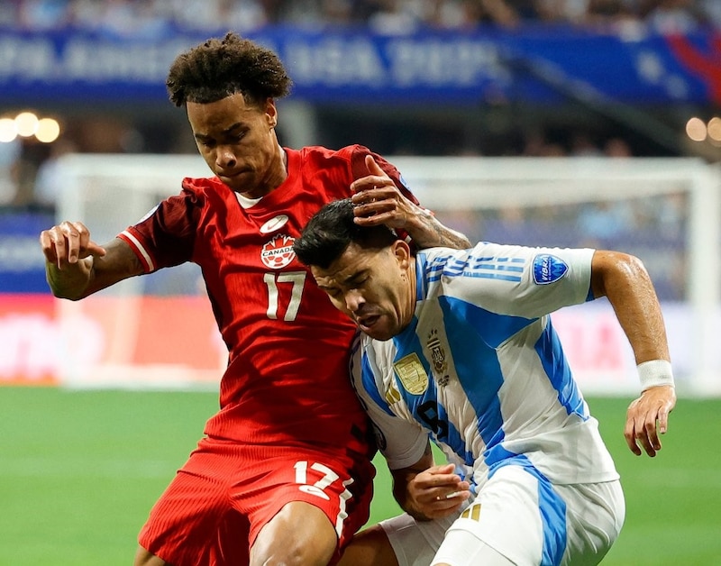 Canadá vs. Argentina: Un partido de fútbol muy disputado