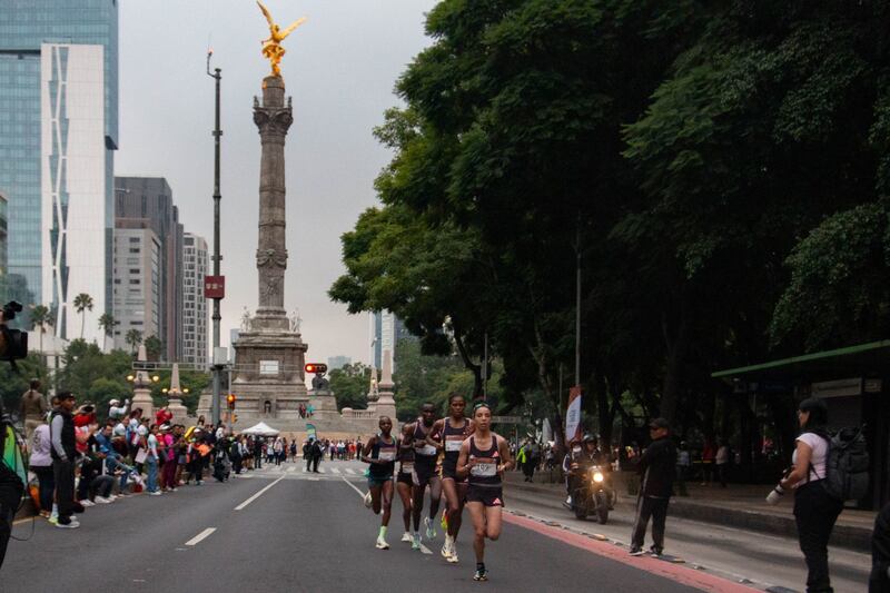 El Paseo de la Reforma es una de las avenidas más recorridas durante esta competencia de 42.195 kilómetros.