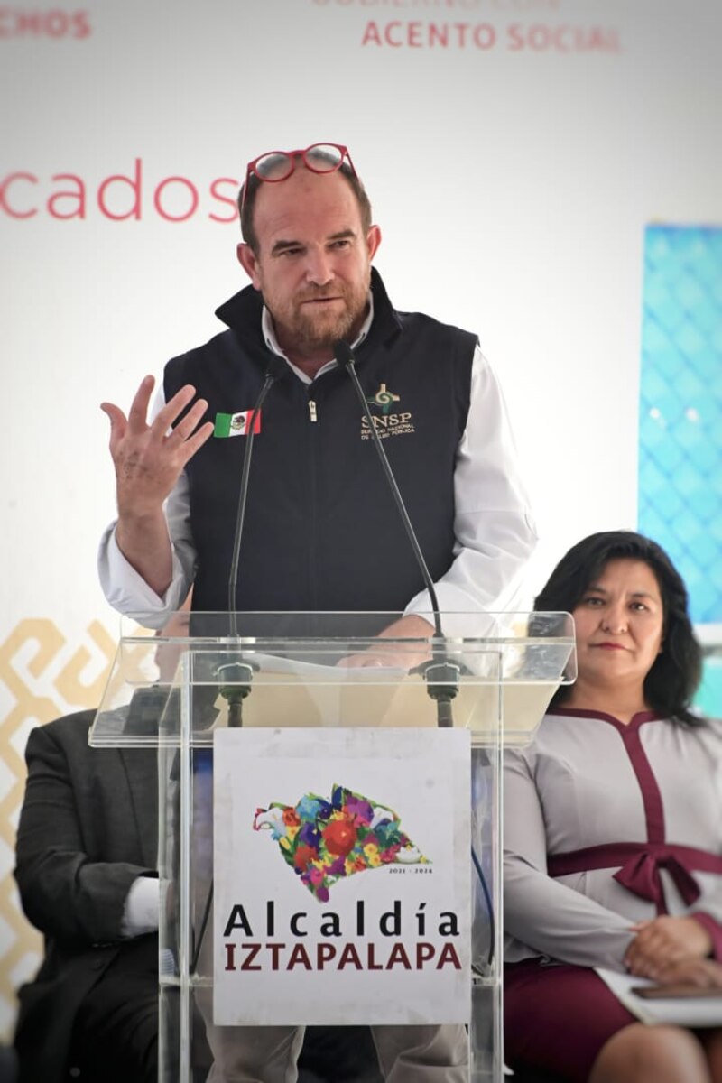 Titular: El alcalde de Iztapalapa, Rafael Acosta, encabeza la ceremonia de entrega de apoyos sociales