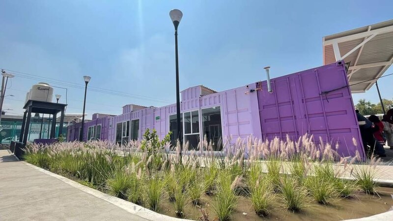 Un colorido mercado de artesanías en México