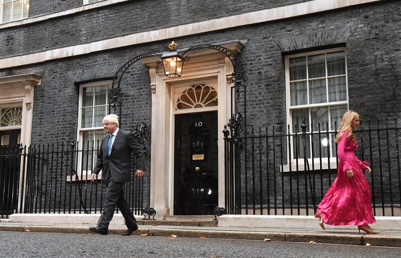 Boris Johnson y Carrie Symonds llegan al número 10 de Downing Street