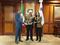 Reconocen trayectoria de Vicente Gutiérrez al frente de la Canaco CDMX con escultura del Águila Republicana