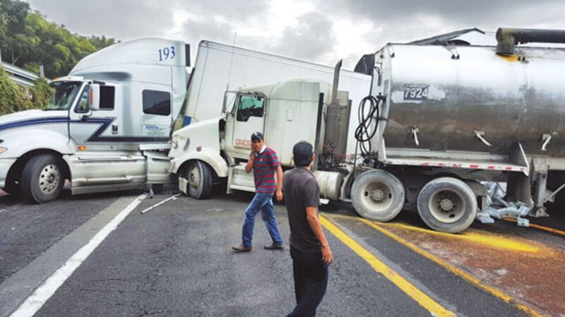 Accidente de tráfico en la carretera