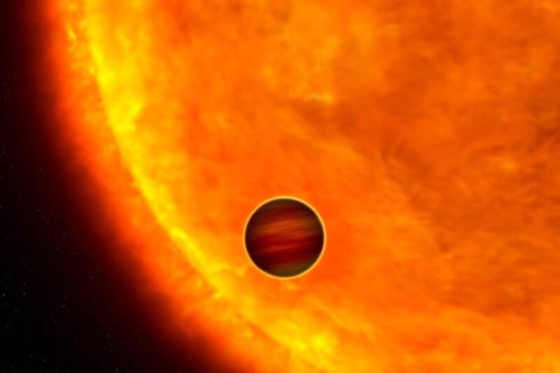 Un planeta gigante gaseoso orbita una estrella gigante roja