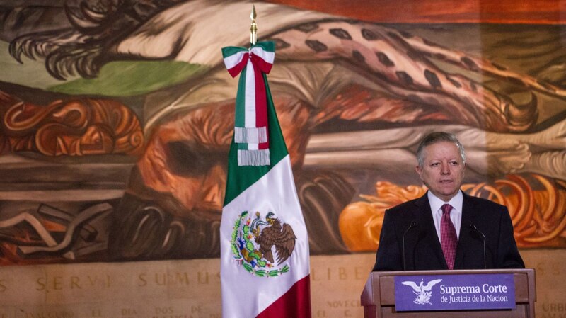 El presidente de la Suprema Corte de Justicia de la Nación, Arturo Zaldívar, da un discurso.