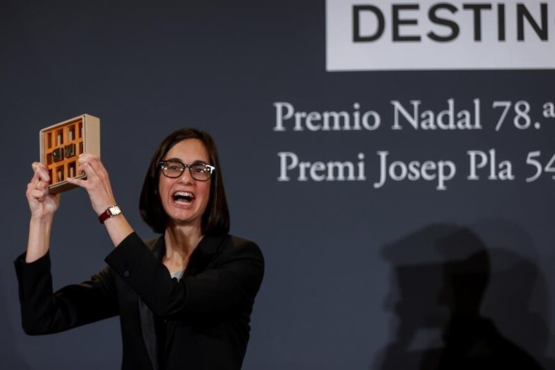 La escritora Pilar Quintana ganó el Premio Nadal 2022 con su novela "Los abismos"
