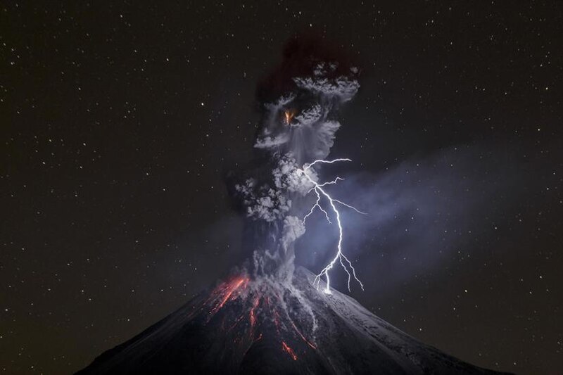 Volcán en erupción