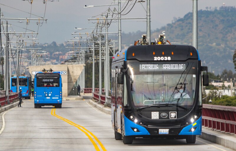 Trolebús en la ciudad de Quito