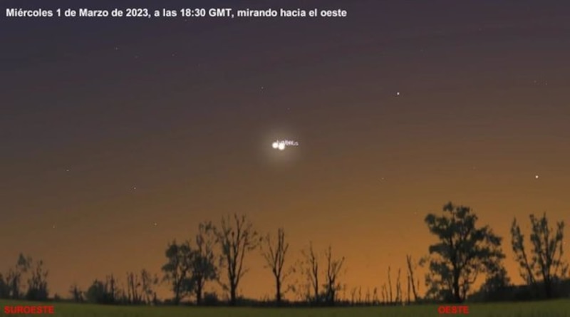 La Luna y Venus se encuentran en el cielo nocturno