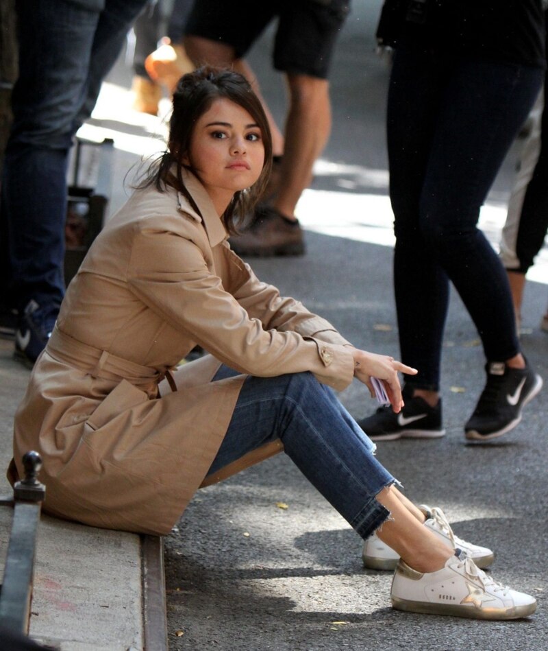 Selena Gómez usando Golden Goose